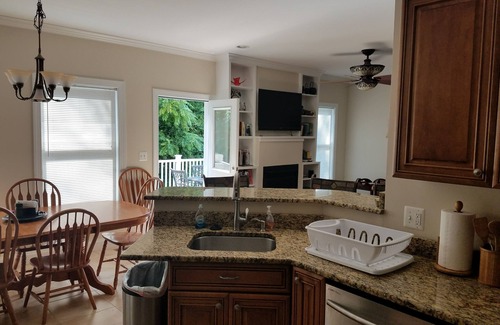 Jefferson Manor House | Alexandria close to DC Metro- Amtrak and all the attractions, 6 brm - 4 bath