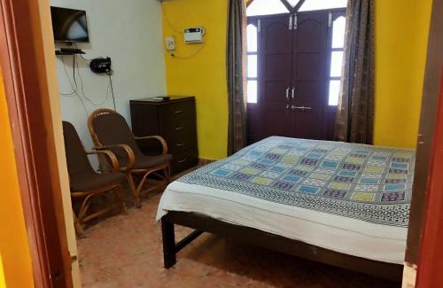 Candolim House | Alexmarie Guest house 5 min to candolim Beach