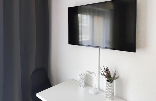 Neue Vorstadt Apartment | ALFA Apartment Stuttgart Mitte 2 Zimmer City-Lage Berliner Platz Balkon Netflix Küche WM l 2BR 5 Beds 6 People l Fully equipped Kitchen & Bathroom