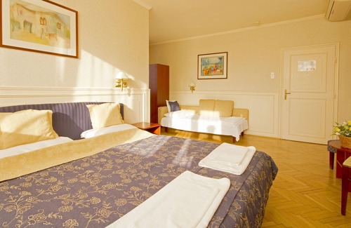 Csillaghegy Hotel | Alfa Art Hotel