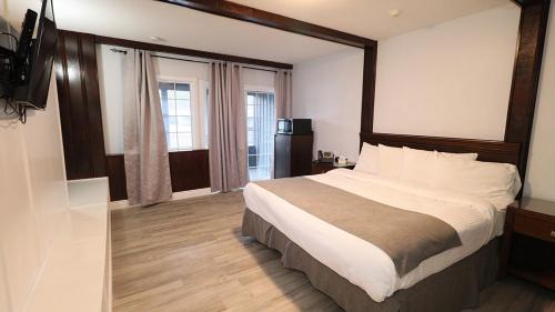 Algonquin Highlands Hotel | Algonquin Lakeside Inn