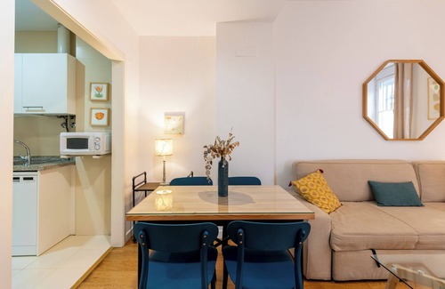 Santa Catalina Apartment | Alhóndiga Bajo. 1-bedroom in the centre