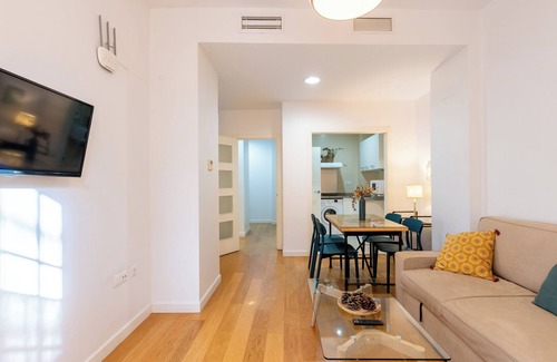 Santa Catalina Apartment | Alhóndiga Bajo. 1-bedroom in the centre