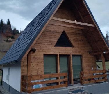Comiat Ski Chalet | ALI HOUSE