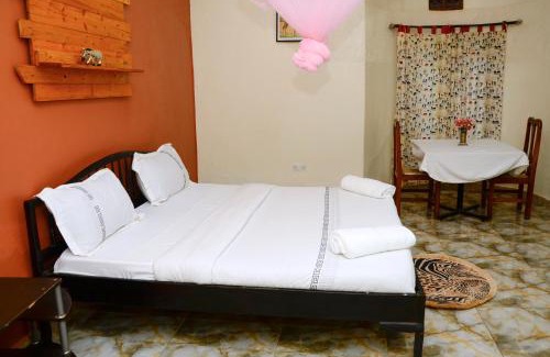 Entebbe House | Alice Gardens and Campsite