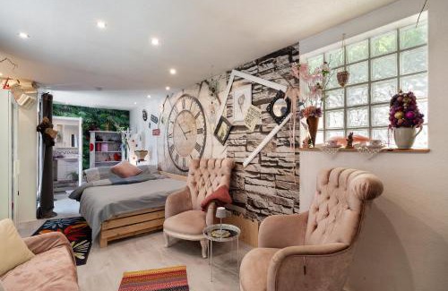 Muhlbach Apartment | Alice im Wunderland