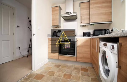 Newport Apartment | Alicia's Abode, Central Location in Newport with FREE Parking