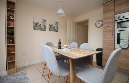 Newport House | Alicia's Way by Tŷ SA