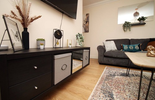 Newport House | Alicia's Way by Tŷ SA