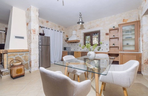 Akrotiri Villa | Aliki Villa - Country house with private swimming pool and view