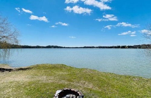 Colborne House | Alisha Lakefront Cottage