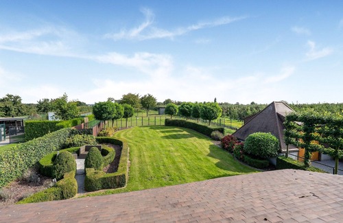 Alken House | Alken Farm Stay with Terrace