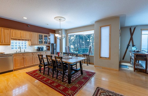 Cougar Creek Cottage | All about the View