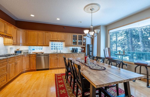Cougar Creek Cottage | All about the View