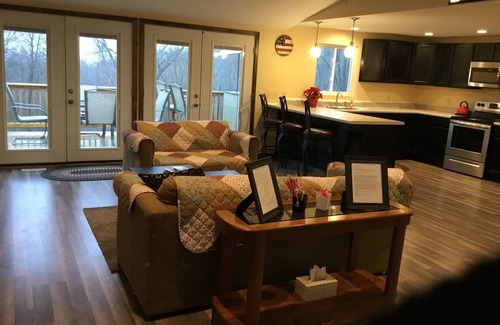 Nashport House | All American Cabin with plenty of parking