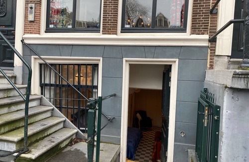 De Weteringschans Apartment | All Amsterdam sights and museums within walking distance!