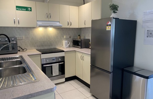 Fairfield West Boat Rental | All in 3 Bedrooms,sliding gate, Fairfield West