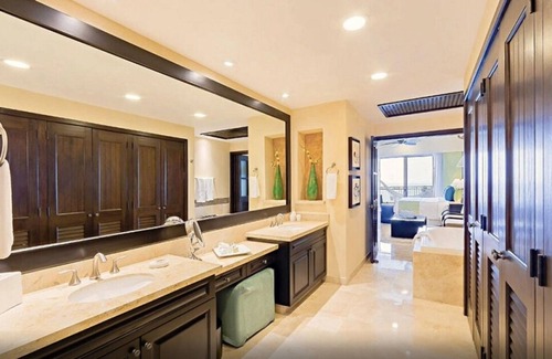 Ex Hacienda El Pitillal Resort | All-inclusive - Garza Blanca 5 Diamond Resort: Stunning 3 Bedroom Beach Lock-Off