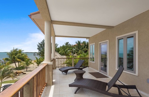 Surfside Villa | ALL INCLUSIVE Luxury Beachfront 4 Bed/4.5 Bath Villa near Placencia, Belize