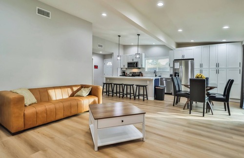 Reseda House | All Inclusive Modern Family Home 3BR 3BR Near Dignity Health Northridge Hospital