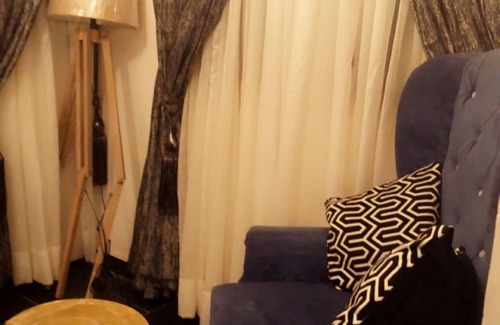 Ikorodu House | All roomS en-suiteJacuzzi and sauna