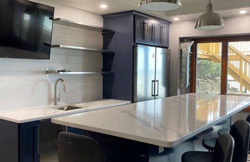 Fancher House | ALL SEASON dream LAKEHOUSE on LAKE ONTARIO NY- HOTTUB-GAMESROOM-PET FRIENDLY