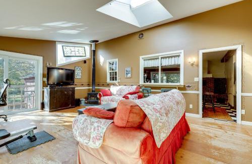 Bradford House | All-Season Escape, 8 Mi to Mount Sunapee Skiing