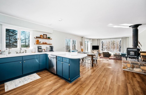 Bellaire House | All-season private cottage near skiing, golf, trails + lakes