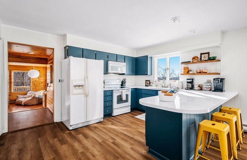 Bellaire House | All-season private cottage near skiing, golf, trails + lakes