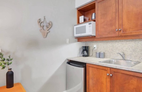 Calabogie Condo | All Season Ski in/out Chalet at Calabogie Peaks