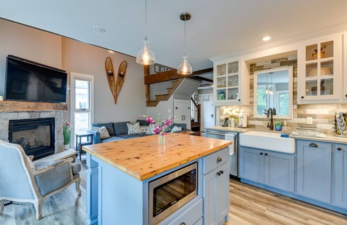 Warren Condo | All-Season Warren Condo Near Sugarbush Resort!