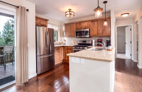 Spring Valley House | All Seasons Chalet- Beautiful cabin in Divide, CO!