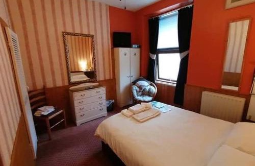 Douglas House | All Seasons Guesthouse