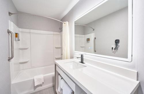 Buzzards Bay Hotel | All Seasons Inn & Suites