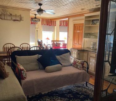 Eureka Springs Historic District Bed & Breakfast | All Seasons Inn