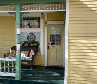Eureka Springs Historic District Bed & Breakfast | All Seasons Inn