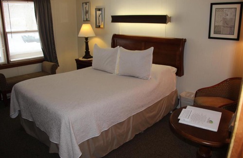 Town of Scriba Hotel | All Seasons Inn