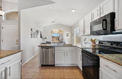 Chandler House | All Star Luxury 3 BR, Pool Home in Chandler