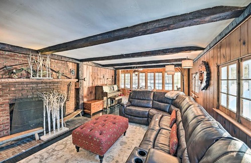 Town of Conesville House | All Year-Round Retreat Near Windham Mountain