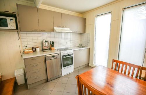 Bright House | Allambie Cottages - Villa 2