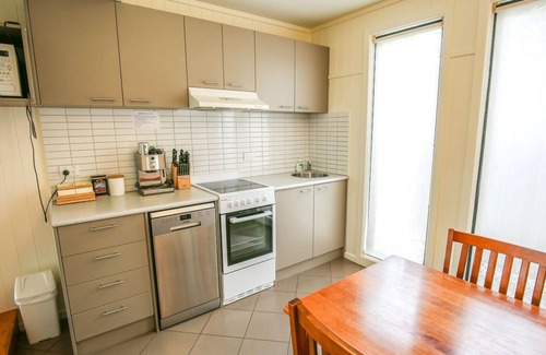 Bright Villa | ALLAMBIE COTTAGES - VILLA 3: Bright