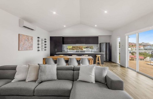 Encounter Bay House | "Allawah"- meaning to sit, or stay a while