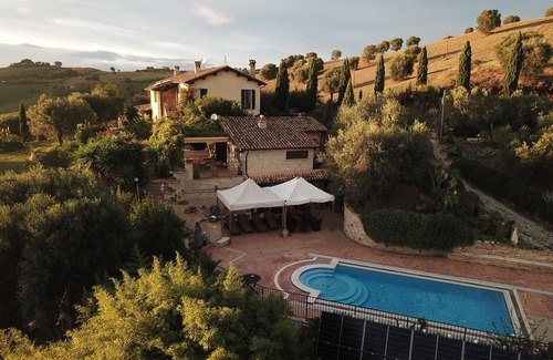Acquaviva Picena House | Alleinstehende Villa mit Pool schönem Panorama, ruhig, nur 9km zum Strand.