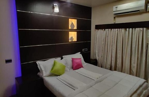 Nedumudy Boat Rental | Alleppey house boat Swan cruise