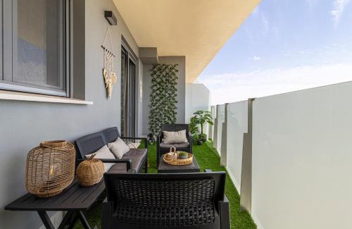 Jerez de la Frontera Apartment | Allo Apartments Bonald Parking Piscina 3 Habitaciones