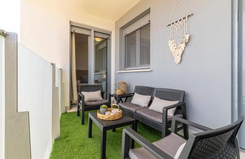 Jerez de la Frontera Apartment | Allo Apartments Bonald Parking Piscina 3 Habitaciones
