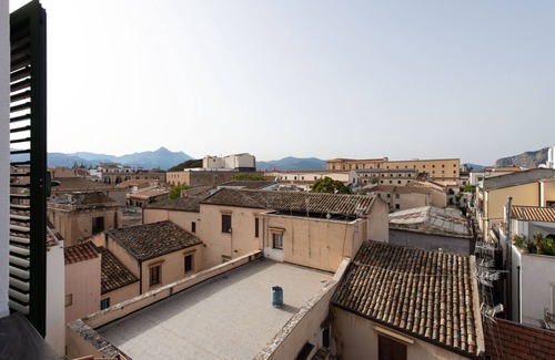 Kalsa Apartment | Alloro House with Terrace by Wonderful Italy