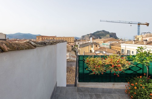 Kalsa Apartment | Alloro House with Terrace by Wonderful Italy