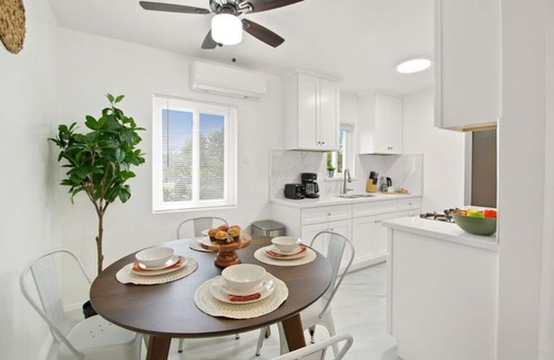 Alhambra Apartment | Alluring City Pad with King Bed