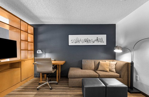 Gateway Apartment | Alma Arboretum - King Studio